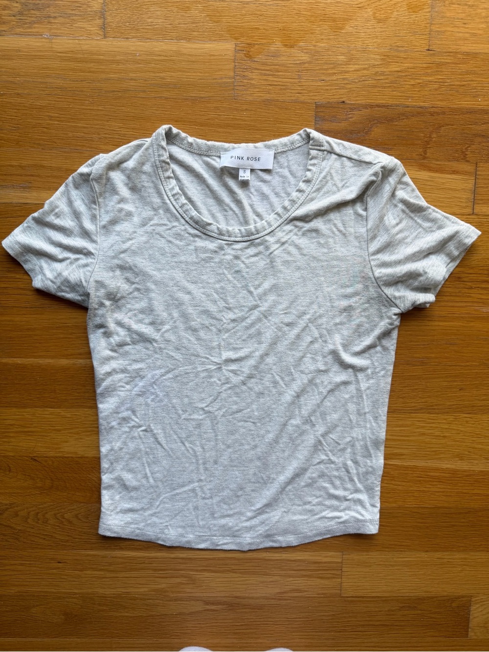 Pink Rose Gray Scoop Neck T-Shirt – Size Small